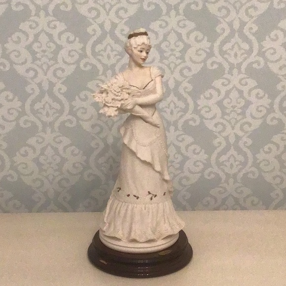 Giuseppe Armani Flower Bouquet figurine - Picture 1 of 6